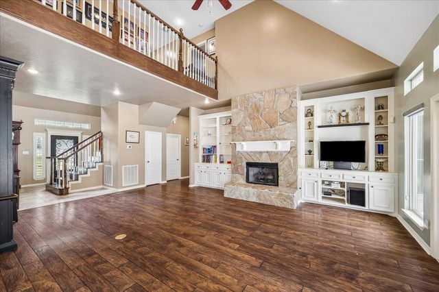 9064 Grand Lake Estates Drive, Montgomery, TX 77316