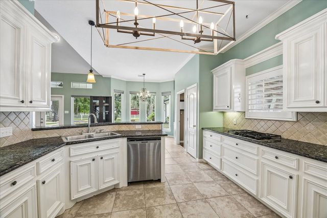 9064 Grand Lake Estates Drive, Montgomery, TX 77316