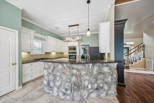 9064 Grand Lake Estates Drive, Montgomery, TX 77316