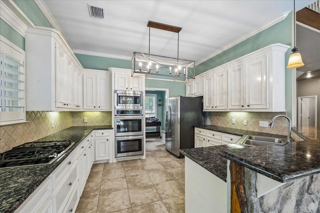9064 Grand Lake Estates Drive, Montgomery, TX 77316