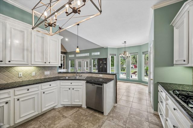 9064 Grand Lake Estates Drive, Montgomery, TX 77316