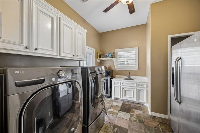 9064 Grand Lake Estates Drive, Montgomery, TX 77316
