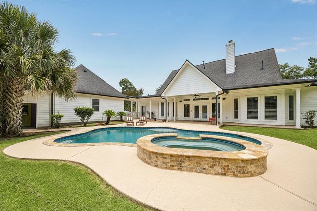 9064 Grand Lake Estates Drive, Montgomery, TX 77316