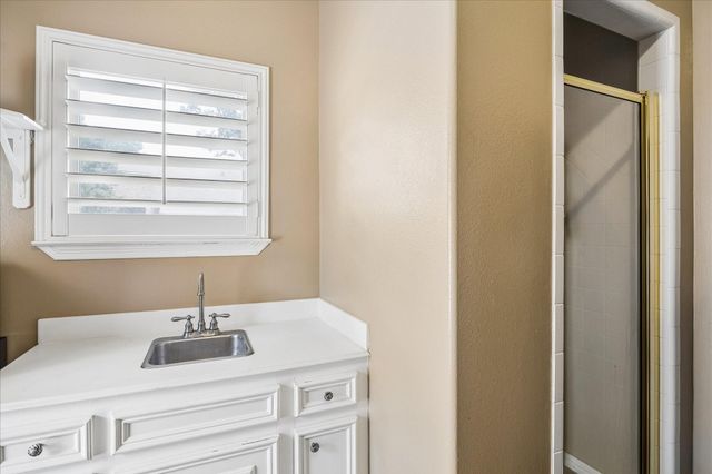 9064 Grand Lake Estates Drive, Montgomery, TX 77316