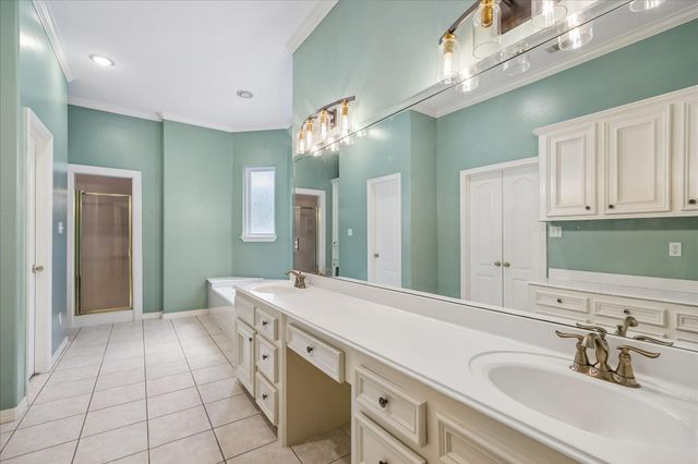 9064 Grand Lake Estates Drive, Montgomery, TX 77316
