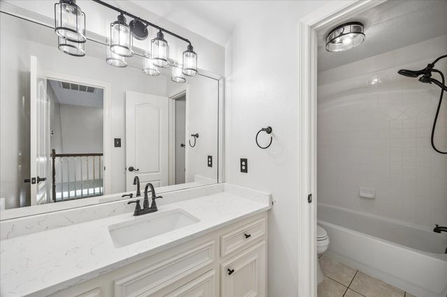 9064 Grand Lake Estates Drive, Montgomery, TX 77316