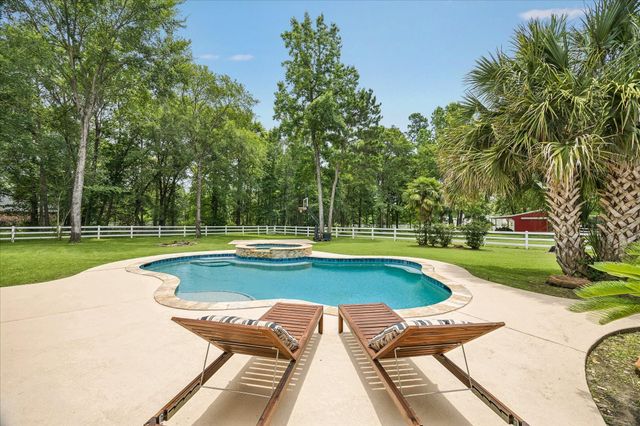 9064 Grand Lake Estates Drive, Montgomery, TX 77316
