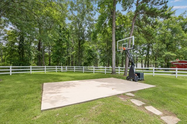 9064 Grand Lake Estates Drive, Montgomery, TX 77316