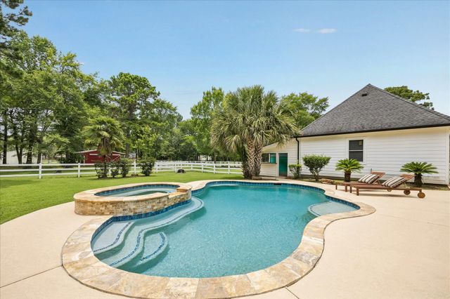 9064 Grand Lake Estates Drive, Montgomery, TX 77316