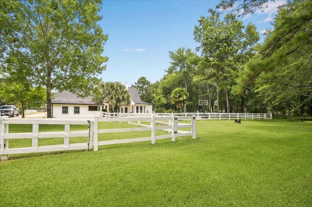 9064 Grand Lake Estates Drive, Montgomery, TX 77316