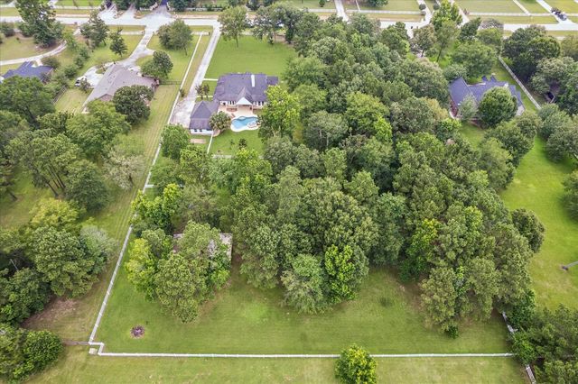 9064 Grand Lake Estates Drive, Montgomery, TX 77316