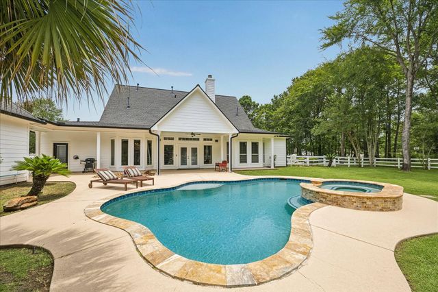 9064 Grand Lake Estates Drive, Montgomery, TX 77316