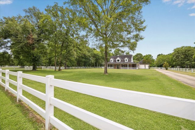 9064 Grand Lake Estates Drive, Montgomery, TX 77316