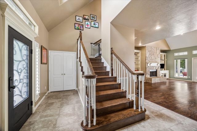9064 Grand Lake Estates Drive, Montgomery, TX 77316