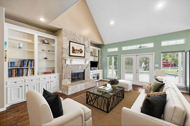 9064 Grand Lake Estates Drive, Montgomery, TX 77316