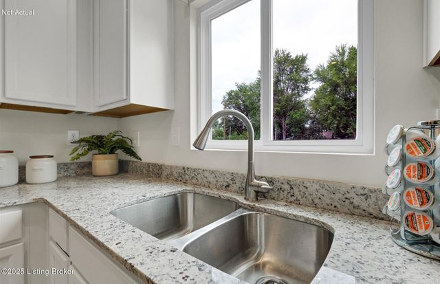 3007 Aiken Back Ln, La Grange, KY 40031