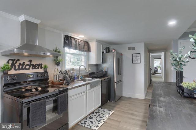 734 REINOEHL ST, Lebanon, PA 17046