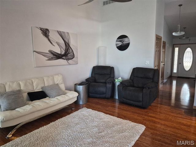 3210 Leverett Court, Alton, IL 62002