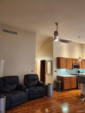 3210 Leverett Court, Alton, IL 62002