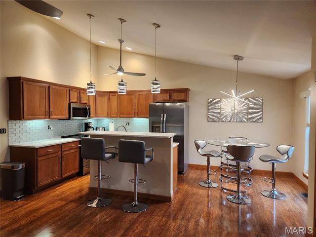 3210 Leverett Court, Alton, IL 62002