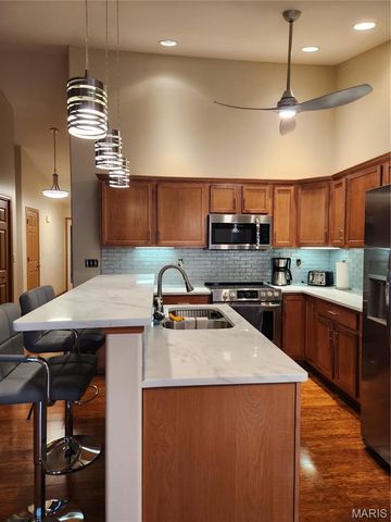 3210 Leverett Court, Alton, IL 62002