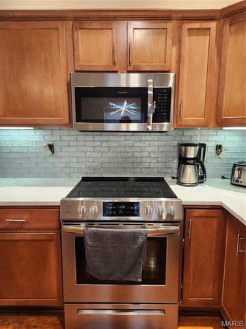 3210 Leverett Court, Alton, IL 62002