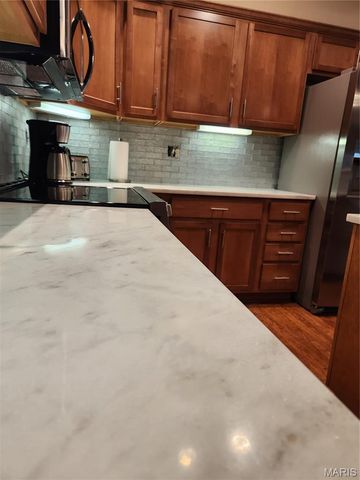 3210 Leverett Court, Alton, IL 62002