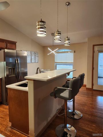 3210 Leverett Court, Alton, IL 62002