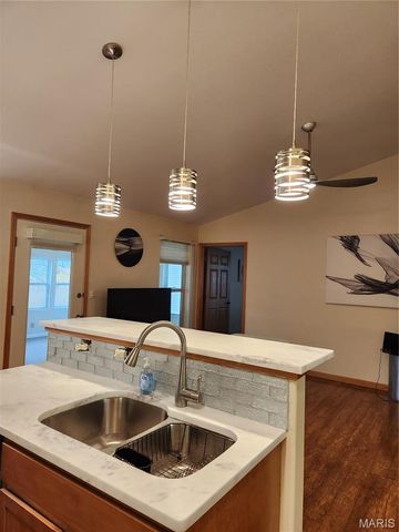 3210 Leverett Court, Alton, IL 62002