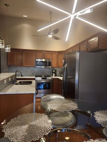 3210 Leverett Court, Alton, IL 62002