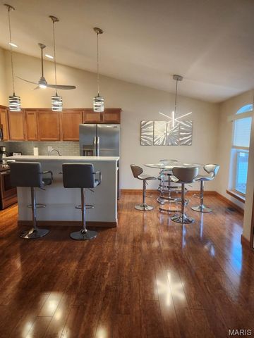 3210 Leverett Court, Alton, IL 62002