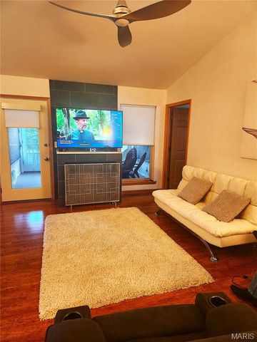 3210 Leverett Court, Alton, IL 62002