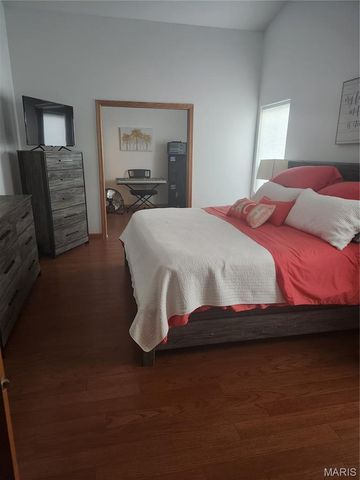 3210 Leverett Court, Alton, IL 62002