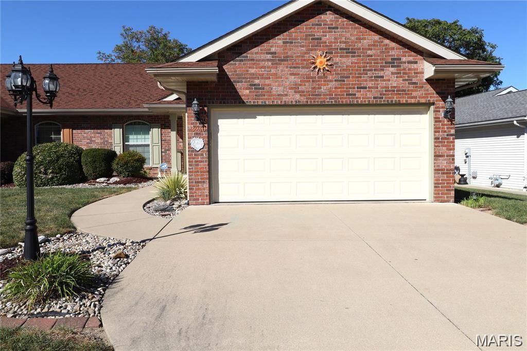 3210 Leverett Court, Alton, IL 62002