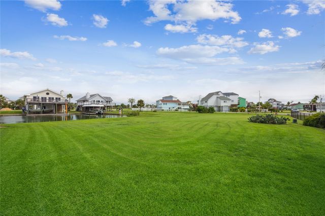 1310 & 1314 Maui Drive, Tiki Island, TX 77554