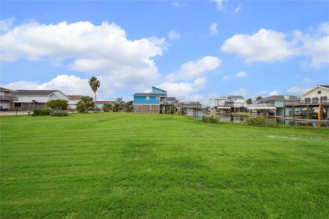 1310 & 1314 Maui Drive, Tiki Island, TX 77554