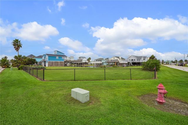 1310 & 1314 Maui Drive, Tiki Island, TX 77554