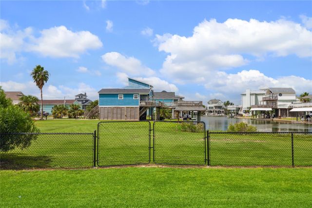 1310 & 1314 Maui Drive, Tiki Island, TX 77554