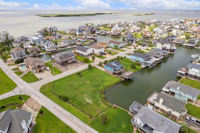 1310 & 1314 Maui Drive, Tiki Island, TX 77554