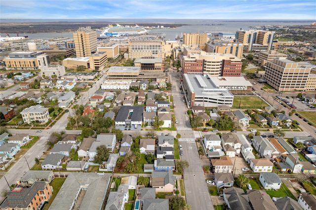 1310 & 1314 Maui Drive, Tiki Island, TX 77554