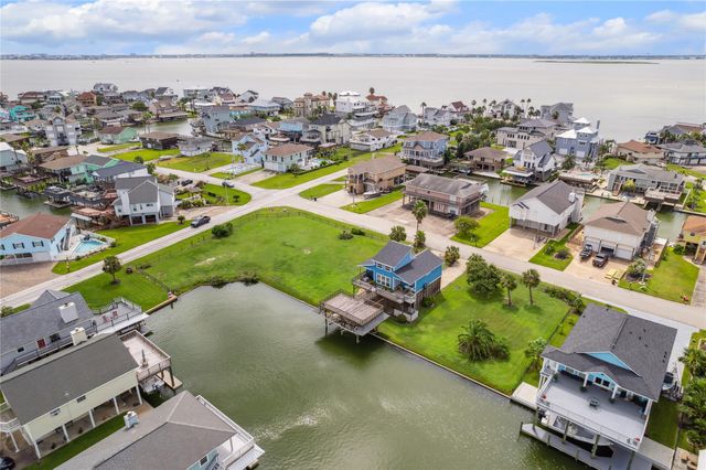 1310 & 1314 Maui Drive, Tiki Island, TX 77554