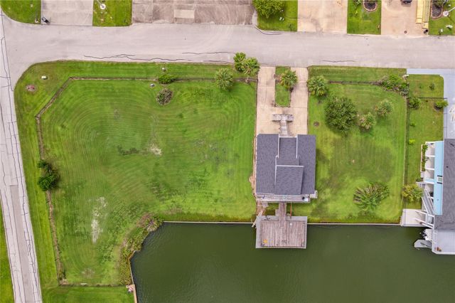 1310 & 1314 Maui Drive, Tiki Island, TX 77554