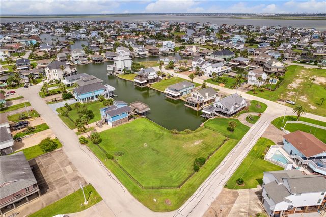 1310 & 1314 Maui Drive, Tiki Island, TX 77554