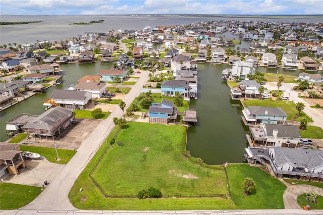 1310 & 1314 Maui Drive, Tiki Island, TX 77554