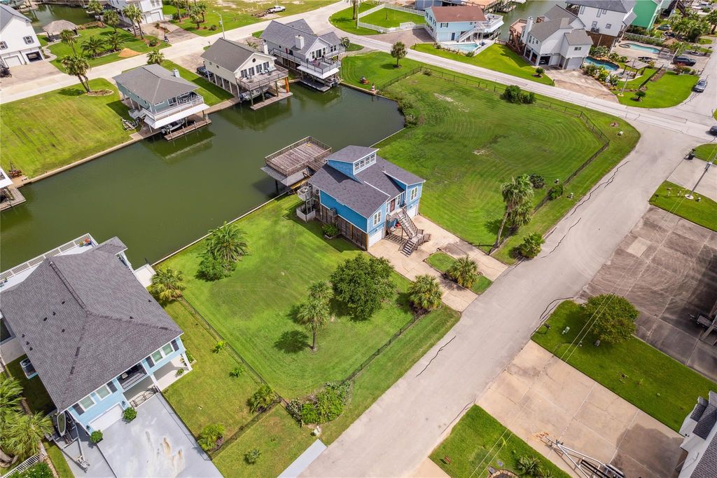 1310 & 1314 Maui Drive, Tiki Island, TX 77554