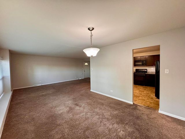 900 W Strieff Lane, Glenwood, IL 60425