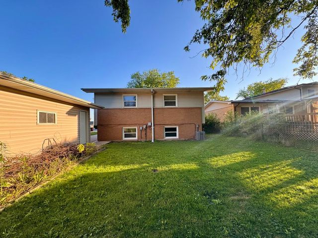 900 W Strieff Lane, Glenwood, IL 60425