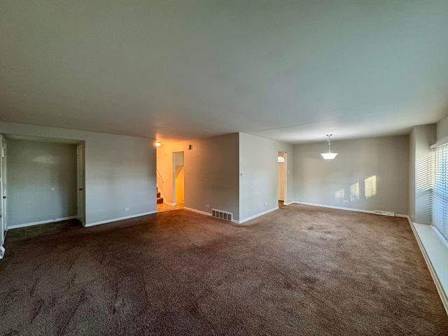 900 W Strieff Lane, Glenwood, IL 60425