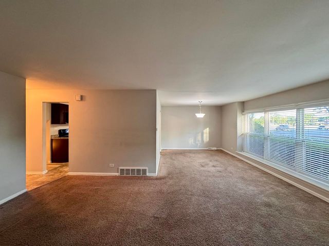 900 W Strieff Lane, Glenwood, IL 60425