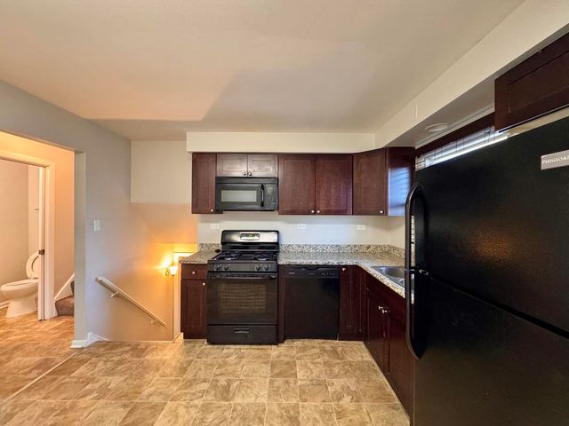 900 W Strieff Lane, Glenwood, IL 60425